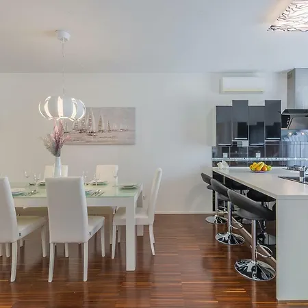 Luxury Apartment Lella Rovinj Exterior photo