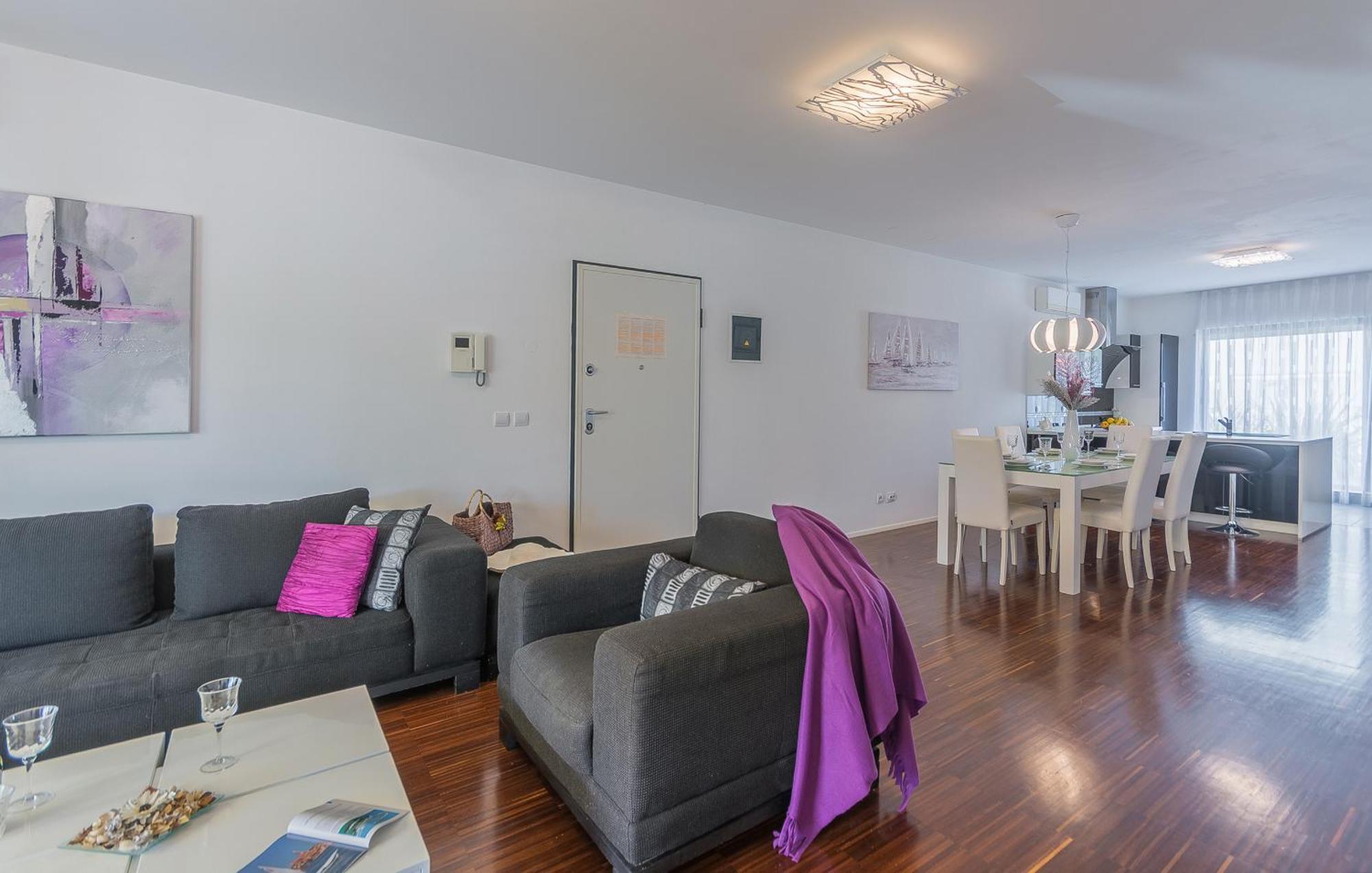 Luxury Lella
