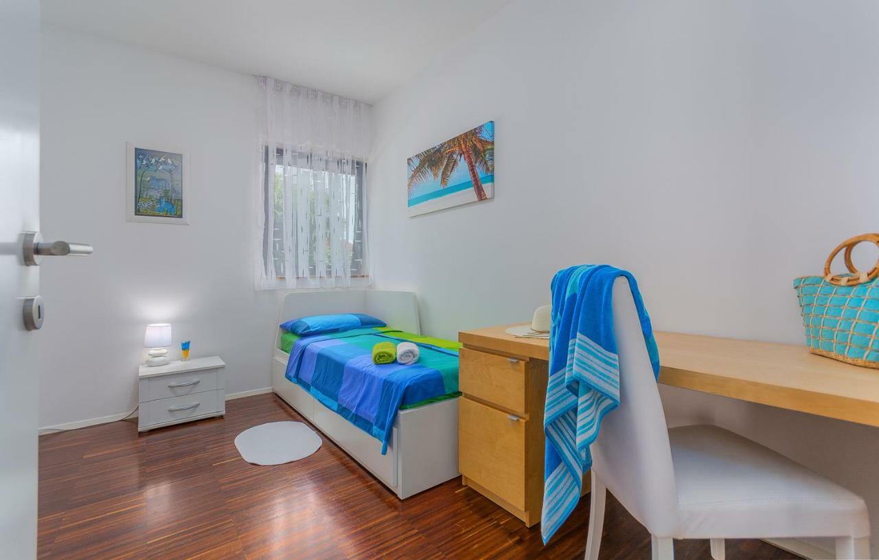 Apartment Lella *