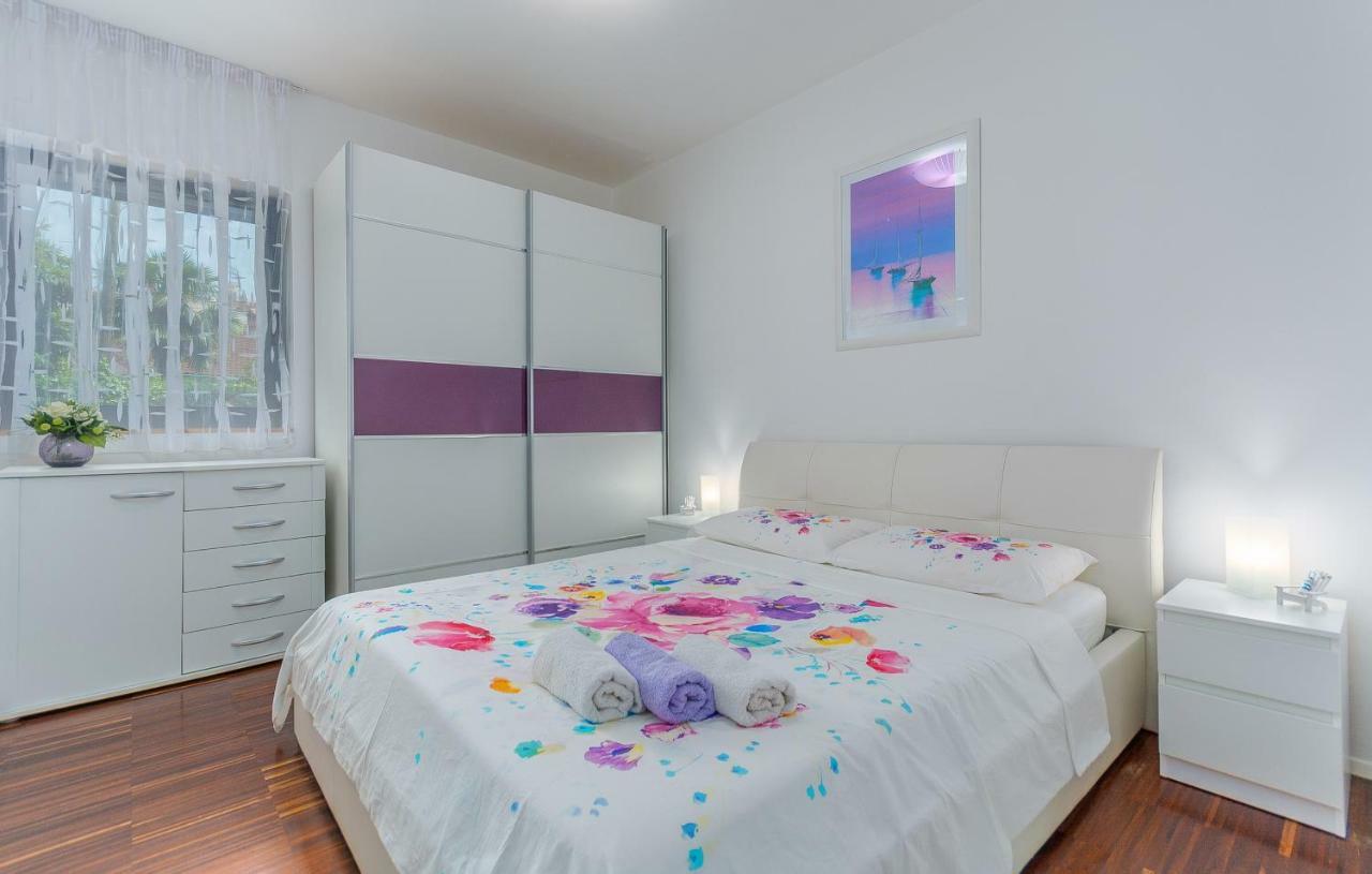 Apartment Lella *