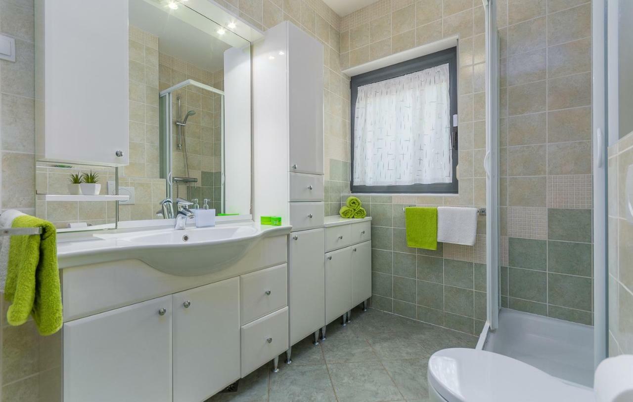 Apartment Lella *